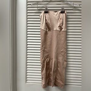 SPANX ✨EUC✨body shaper✨Elegant Gold Strapless shaper